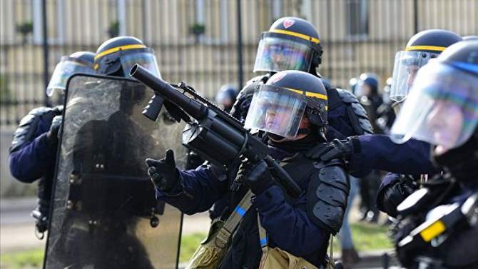 Участнику акции «жёлтых жилетов» оторвало руку в стычке с полицией