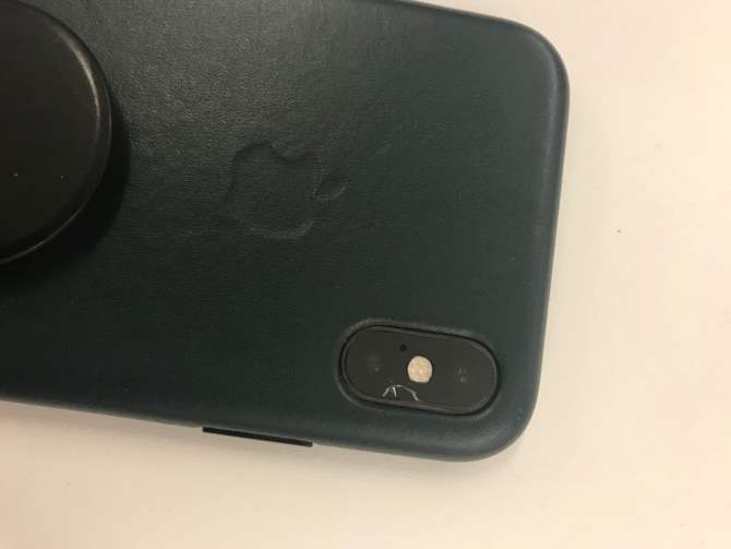 Из поколение в поколение. У iPhone XS и XS Max трескаются камеры