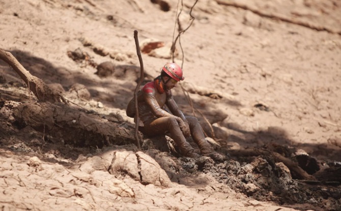 Появилось видео прорыва дамбы в Бразилии