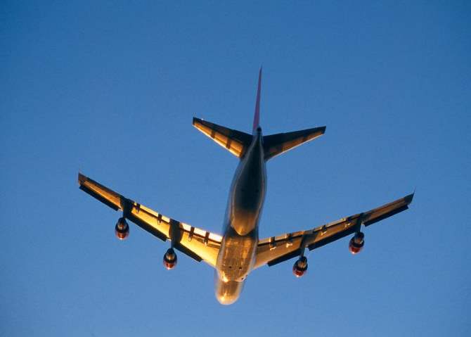 Пассажирский самолет превысил скорость звука