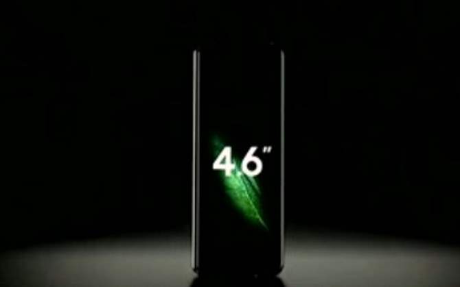 Компания Самсунг представила смартфон Galaxy Fold с гнущимся дисплеем