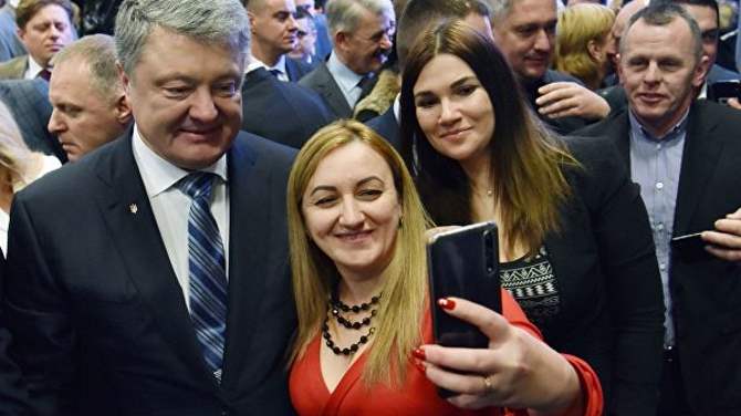 Порошенко пляшет перед избирателями