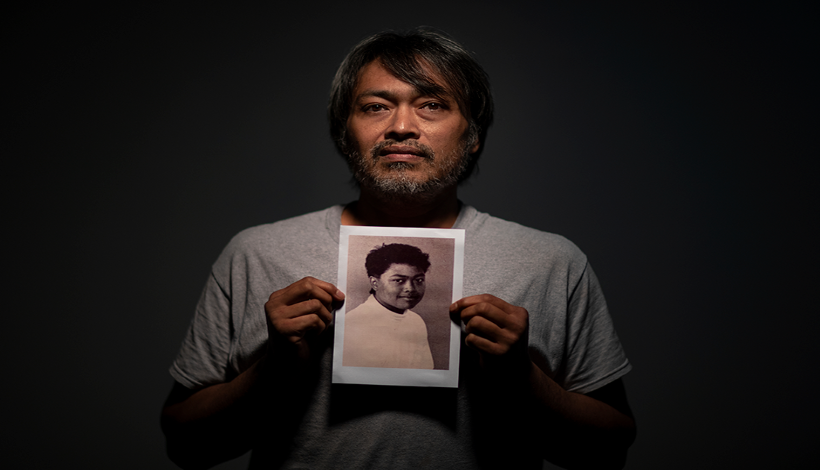 45-летний Марк Апурон со снимком, на котором ему 15 лет 