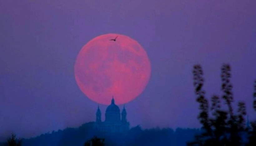 Полнолуние длиться уже 4 дня! Хрустальная сфера сломалась?