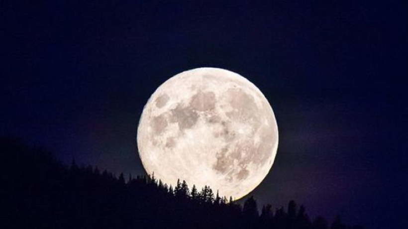 Полнолуние длиться уже 4 дня! Хрустальная сфера сломалась?