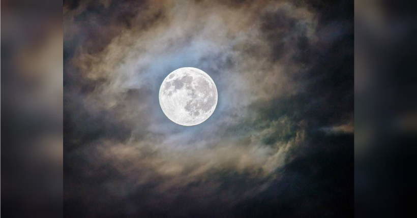 Полнолуние длиться уже 4 дня! Хрустальная сфера сломалась?