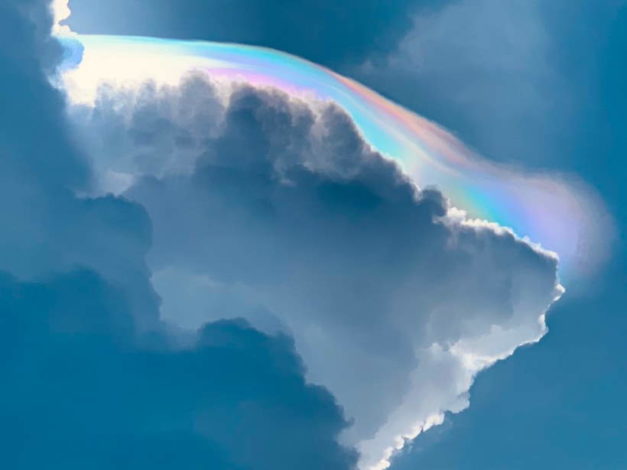 Гигантская воронка появилась в кальдере вулкана в Сальвадоре.