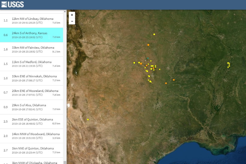 Громкие “бумы”в небе снова пугают жителей штата Канзас.