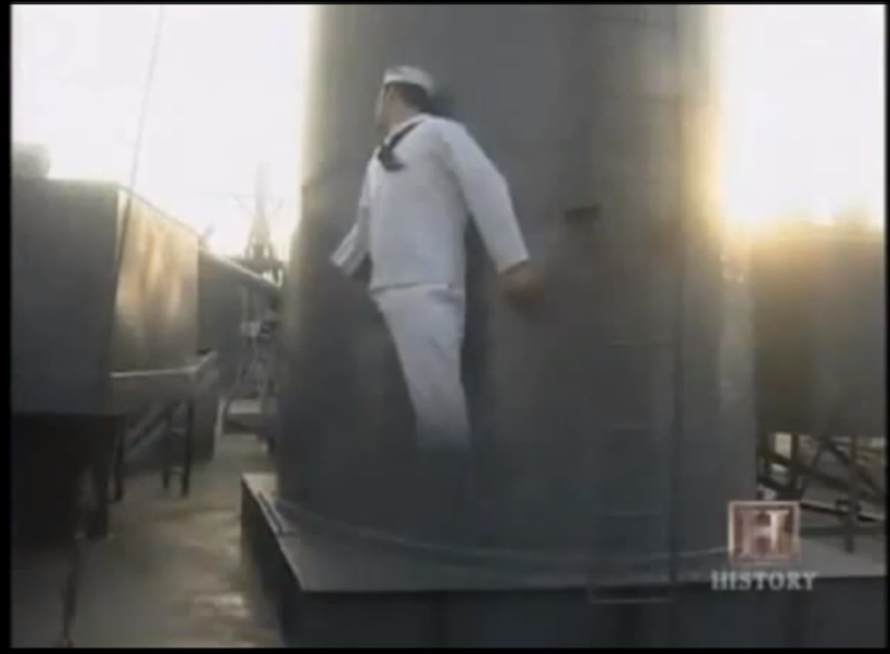 Странный случай на стоянке во Франции. Это “арт” или Филадельфийский эксперимент?