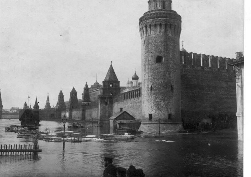 Курск утонул, Москва начала тонуть тоже, но то ли еще будет.