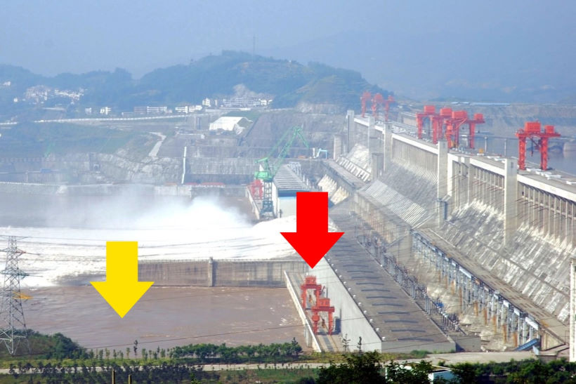 Паводок не закончился, а разрушение плотины ГЭС Три ущелья продолжается.