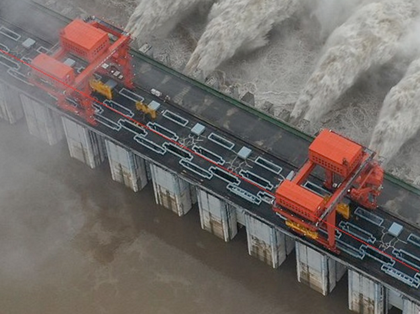 Плотина ГЭС Три ущелья трещит