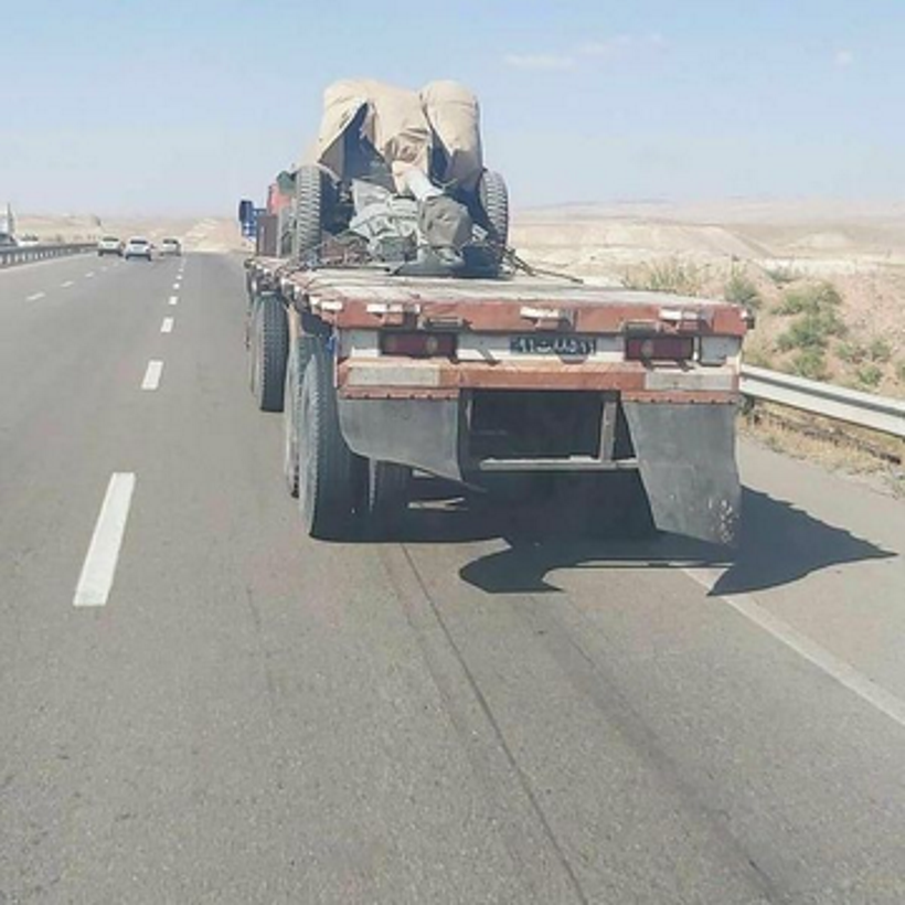 Иран выдвигает танки к границе Азербайджана. Люди их жгут.