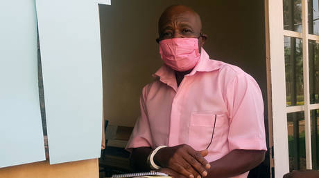 Герой `` Отеля Руанда '' осужден по обвинению в терроризме за поддержку повстанческой группировки в изгнании - RT World News