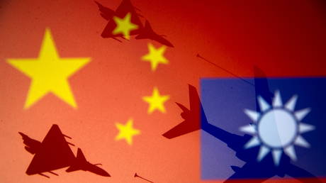 Китайские самолеты входят в зону противовоздушной обороны Тайваня всего через день после того, как Тайбэй объявил о выделении дополнительных 9 млрд долларов на укрепление своей армии - RT World News