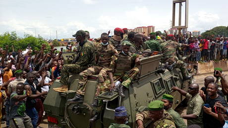 Лидер государственного переворота Гвинеи обещает создать переходное правительство и соблюдать деловые отношения - RT World News