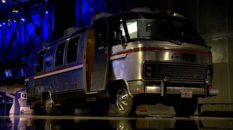 НАСА попросило новый автобус, чтобы отвезти астронавтов к их лунной ракете ... но агентству могут не понравиться предложения - RT World News