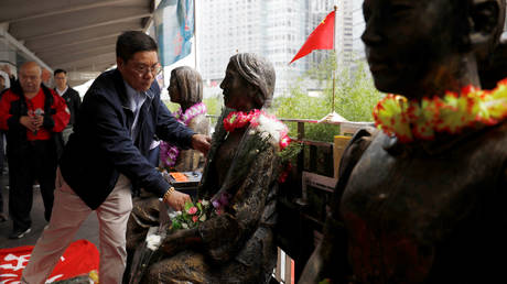 Пекин осуждает Японию за решение сократить количество учебников, посвященных историческим злоупотреблениям в отношении "женщин для утех" - RT World News