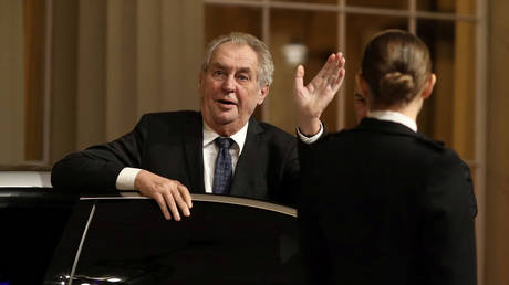 Чешские законодатели пытаются лишить власти больного президента Земана в условиях конституционного кризиса; начальник штаба универсальных бьющих яростью - RT World News