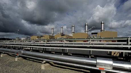 Еврокомиссия должна покупать газ от имени стран-членов, премьер-министр Испании предлагает решение проблемы резкого роста цен на энергоносители - RT World News