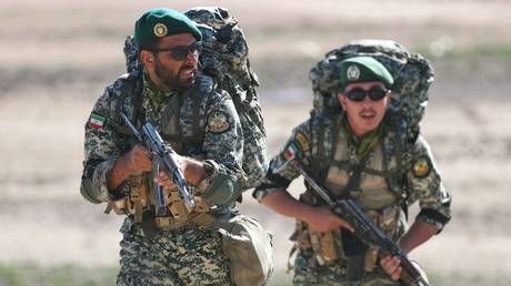 Иран обеспокоен "террористами и сионистами" на своей северной границе - министр иностранных дел - RT World News