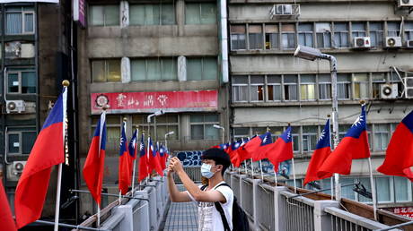 Китай осуждает ЕС после того, как европейские законодатели решительно поддержали резолюцию об улучшении отношений с Тайванем - RT World News
