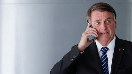 Комитет сената Бразилии снял обвинение в убийстве против Болсонару и рекомендует предъявить президенту обвинение в 10 преступлениях, связанных с пандемией - RT World News