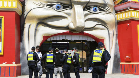 Мельбурн превосходит Буэнос-Айрес и устанавливает мировой рекорд по количеству времени, проведенному в условиях изоляции - RT World News