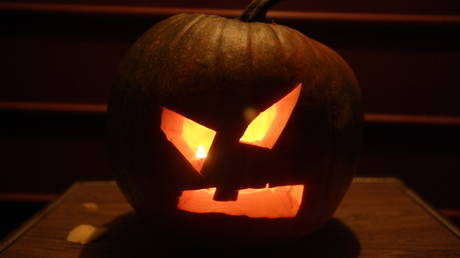 Мертвая тишина?  Хэллоуин сейчас в самой густонаселенной провинции Канады, но официальные лица говорят, что любителям трюков и трюков нельзя «петь и кричать».