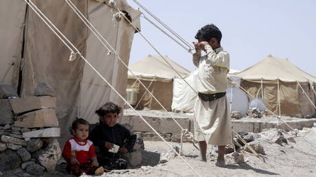 МИД Бахрейна вызвал посла Ливана из-за критики Саудовской Аравии и ОАЭ в конфликте в Йемене - RT World News