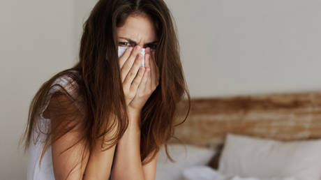 По оценкам нового глобального исследования, в 2020 году из-за пандемии Covid-19 более 50 миллионов человек пострадали от тяжелого депрессивного расстройства - RT World News