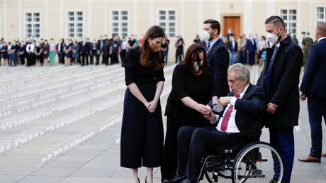 Помощники президента Чехии находятся под следствием за то, что не сообщили официальным лицам или общественности о том, что лидер серьезно болен - RT World News