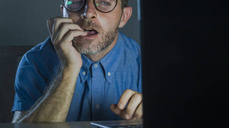 Pornhub сообщает, что во время отключения Facebook трафик увеличился на миллионы активных пользователей - RT World News