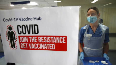 Прививки от Covid «недостаточны» для предотвращения распространения варианта Дельта, почти равны невакцинированным - исследование в Великобритании - RT World News