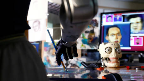 США проиграли битву искусственного интеллекта Китаю, признал бывший глава Пентагона - RT World News