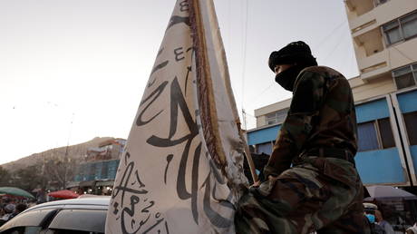 Талибан арестовал 11 членов ИГИЛ в Кабуле после взрыва у мечети - RT World News