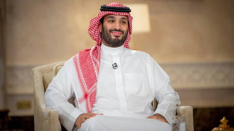 «Угроза планете»?  Саудовский шпион в изгнании заявил, что Мохаммед бин Салман - "УБИЙЦА, ПСИХОПАТ" во взрывоопасном интервью - RT World News