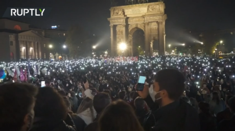 В Италии произошли протесты после того, как Сенат отклонил закон, расширяющий права ЛГБТ-сообщества (ВИДЕО) - RT World News
