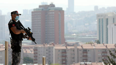 В Турции арестован 81 подозреваемый, связанный с Гюленом в репрессиях против мусульманского священнослужителя, которого Анкара обвиняет в причастности к перевороту 2016 года - RT World News