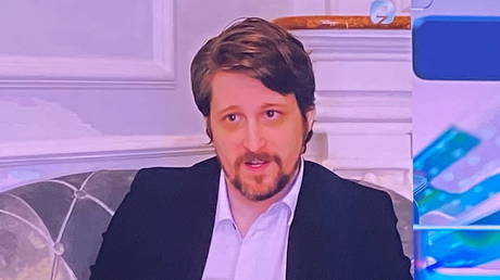 Золотой век или крах?  Сноуден дразнит будущее без больших технологий после троллинга Facebook во время катастрофического шестичасового отключения - RT World News