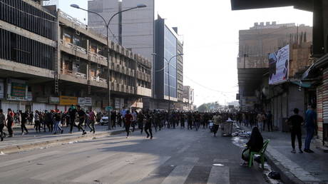 Десятки раненых за пределами зеленой зоны Багдада в результате вспыхнувших столкновений из-за результатов выборов в Ираке (ВИДЕО) - RT World News