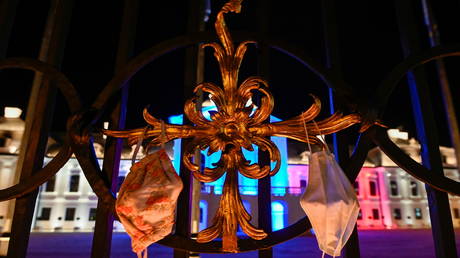 Другая европейская страна ввела карантин для непривитых в связи с коронавирусом - RT World News