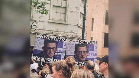 Евреи потрясены, увидев изображения Гитлера на улицах Австралии - RT World News