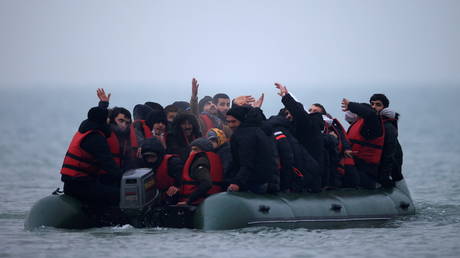 Франция отозвала приглашение министру Великобритании из-за письма Джонсона - RT World News