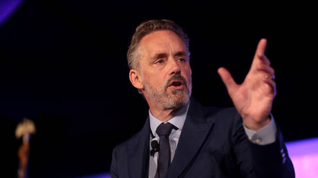 Климатическая кампания Запада вредит развивающимся странам - Джордан Петерсон - RT World News