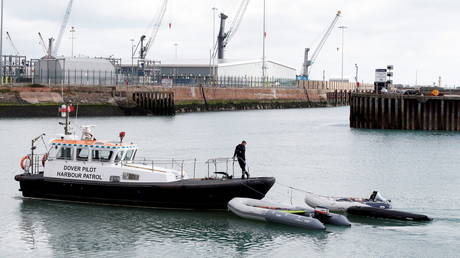 Лондон и Париж торгуются из-за пересечений пролива - RT World News