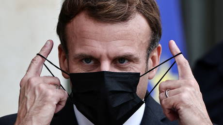 Макрон раскрывает необходимость изоляции непривитых во Франции - RT World News