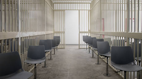 Мега-судебный процесс по мафии осудил 70 членов самого могущественного клана Италии - RT World News