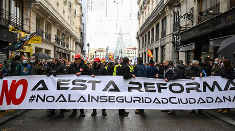 Менты протестуют против легализации съемки полиции (ВИДЕО) - RT World News