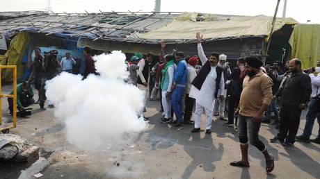 Моди из Индии признал неожиданную победу протестующим - RT World News